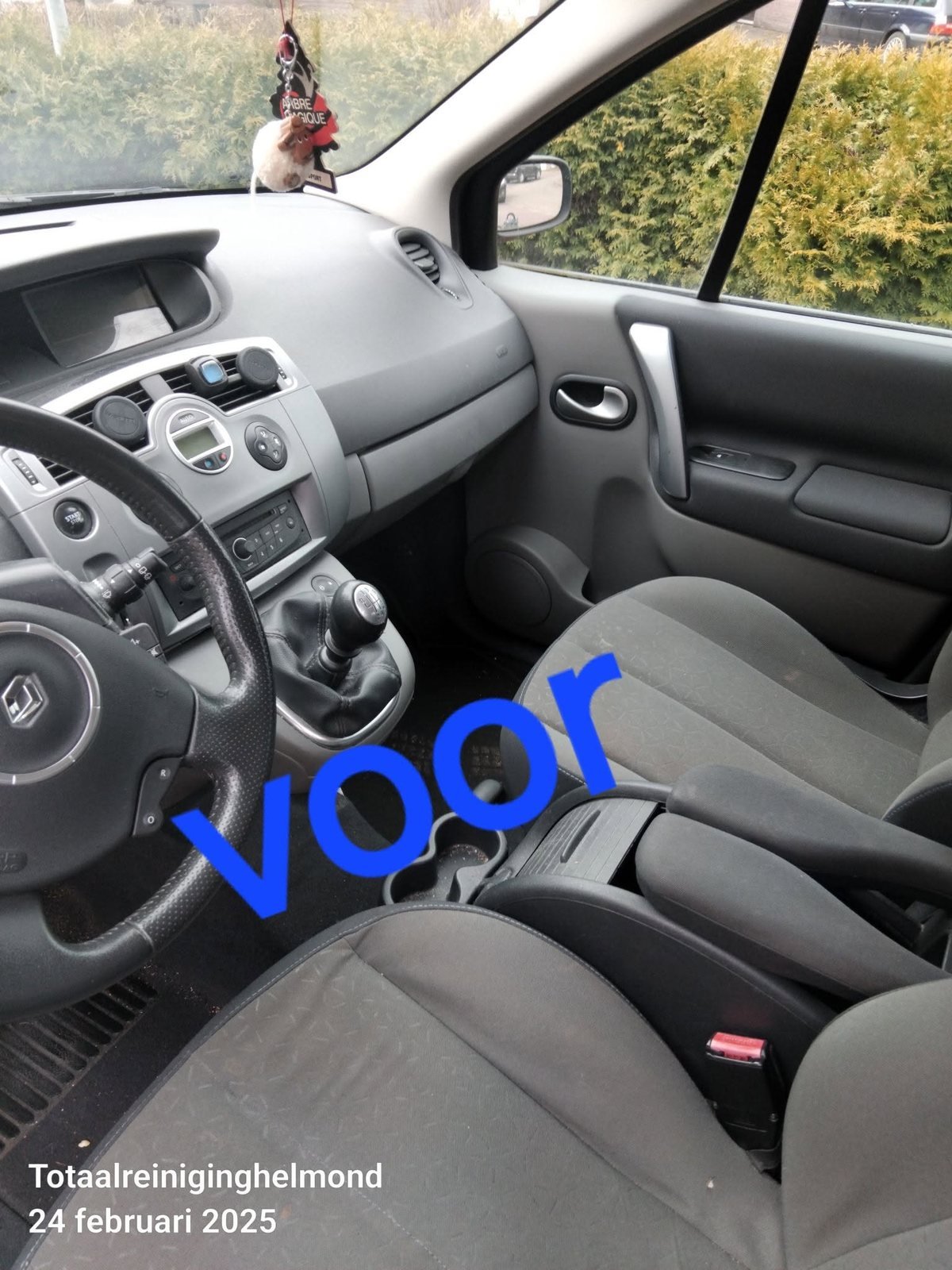 Autodetailing en interieurreiniging voorbeeldfoto