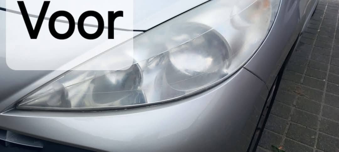Autodetailing en interieurreiniging voorbeeldfoto